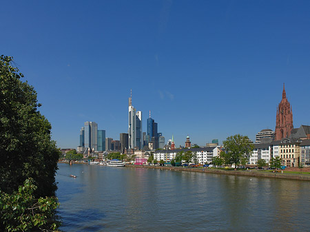 Foto Skyline von Frankfurt mit Kaiserdom