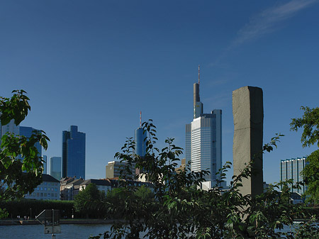 Skyline von Frankfurt mit Obelisk