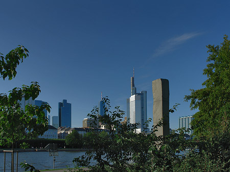 Foto Skyline von Frankfurt mit Obelisk - Frankfurt am Main