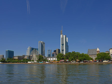 Foto Skyline von Frankfurt mit Riesenrad - Frankfurt am Main