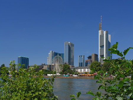 Foto Skyline von Frankfurt mit Riesenrad