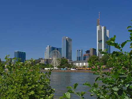 Foto Skyline von Frankfurt mit Riesenrad