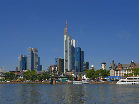 Foto Skyline von Frankfurt mit Saalhof - Frankfurt am Main