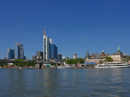 Skyline von Frankfurt mit Saalhof Fotos