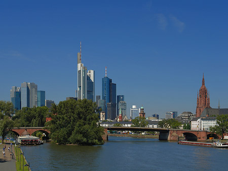 Fotos Skyline von Frankfurt mit Ufer