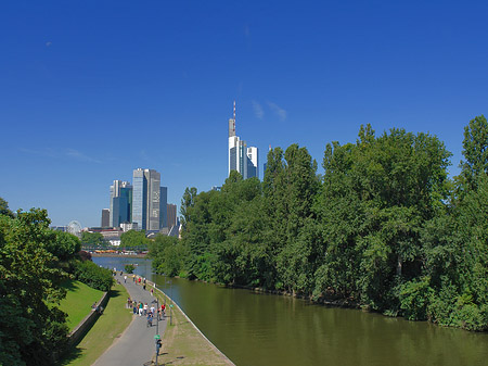 Fotos Skyline von Frankfurt mit Ufer