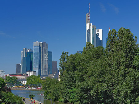 Fotos Skyline von Frankfurt mit Ufer