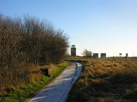 Straße zum Turm Fotos