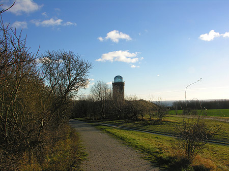 Straße zum Turm Foto 