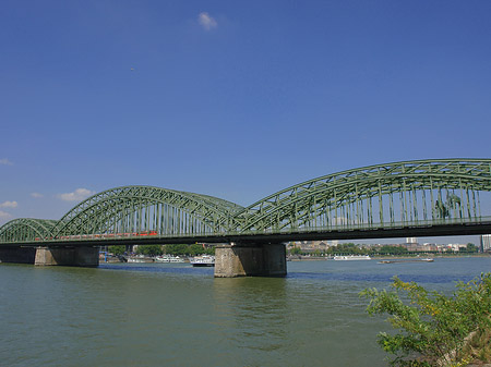 Fotos Hohenzollernbrücke mit Zug | Köln