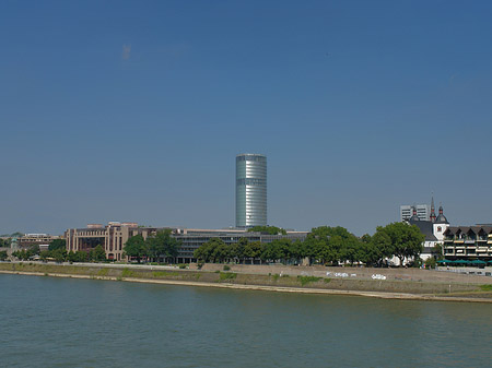 Foto Hohenzollernbrücke führt zum Kennedyufer