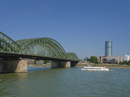 Foto Hohenzollernbrücke reicht ans Kennedyufer - Köln