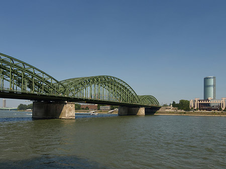 Foto Hohenzollernbrücke reicht ans Kennedyufer - Köln