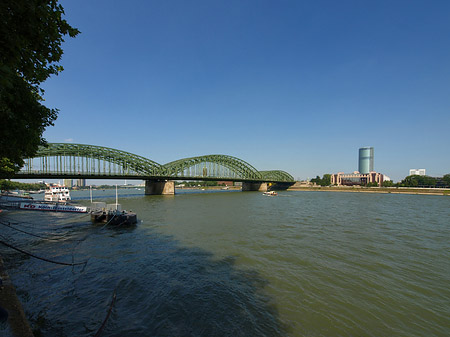 Foto Hohenzollernbrücke reicht ans Kennedyufer - Köln