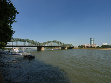 Hohenzollernbrücke reicht ans Kennedyufer Fotos