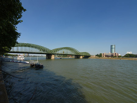 Fotos Hohenzollernbrücke reicht ans Kennedyufer