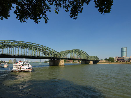 Hohenzollernbrücke reicht ans Kennedyufer Fotos