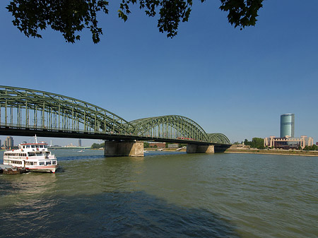 Hohenzollernbrücke reicht ans Kennedyufer Fotos