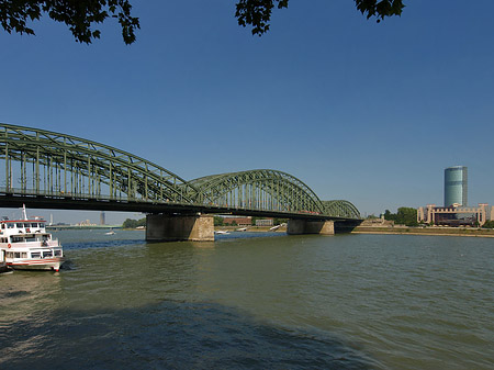 Hohenzollernbrücke reicht ans Kennedyufer