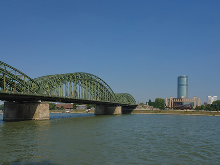 Hohenzollernbrücke reicht ans Kennedyufer