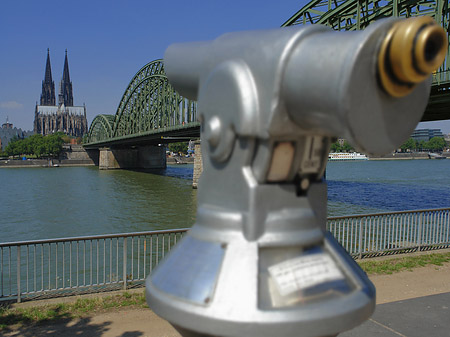 Fotos Fernrohr vor der Hohenzollernbrücke