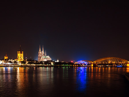 Fotos Kölner Dom hinter der Hohenzollernbrücke | Köln