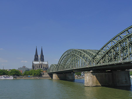 Hohenzollernbrücke am Kölner Dom Foto 