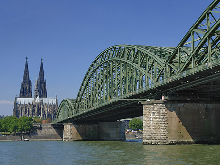 Hohenzollernbrücke am Kölner Dom Fotos