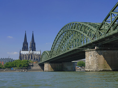 Hohenzollernbrücke am Kölner Dom Fotos