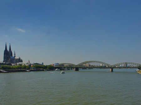 Hohenzollernbrücke am Kölner Dom Fotos