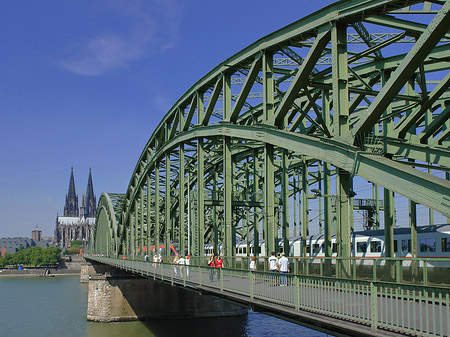 Foto Hohenzollernbrücke beim Kölner Dom - Köln