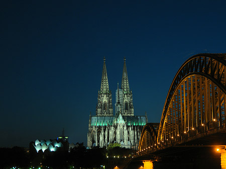 Fotos Kölner Dom hinter der Hohenzollernbrücke | Köln