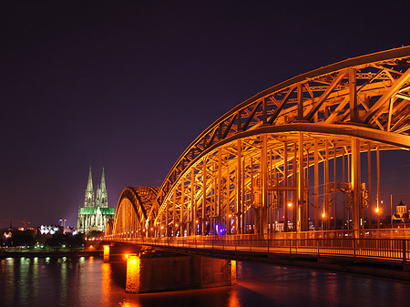 Fotos Kölner Dom hinter der Hohenzollernbrücke | Köln