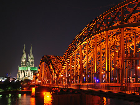 Fotos Kölner Dom hinter der Hohenzollernbrücke | Köln