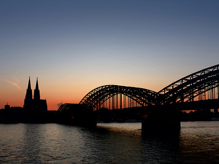 Fotos Kölner Dom hinter der Hohenzollernbrücke | Köln