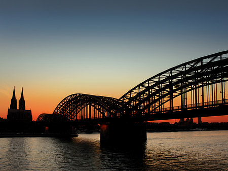 Fotos Kölner Dom hinter der Hohenzollernbrücke | Köln