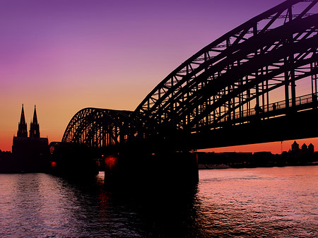 Fotos Kölner Dom hinter der Hohenzollernbrücke | Köln