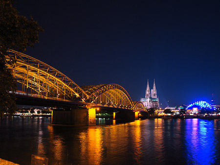 Fotos Blick auf musical-dome und Kölner Dom