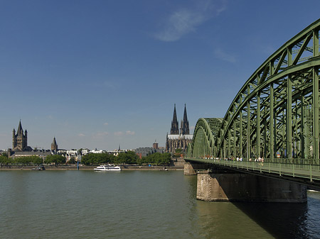 Fotos Schiff unter der Hohenzollernbrücke