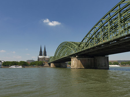 Fotos Schiff unter der Hohenzollernbrücke