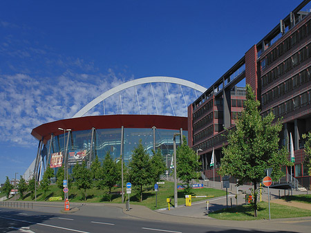 Foto Kölnarena neben Stadthaus