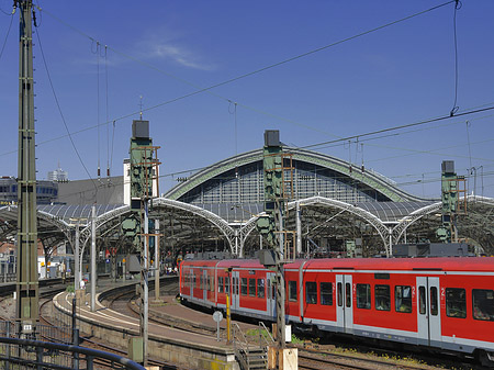 Kölner Bahnhof mit Zug