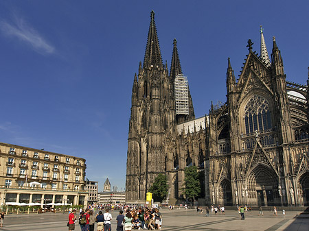 Kölner Dom mit Domhotel Fotos