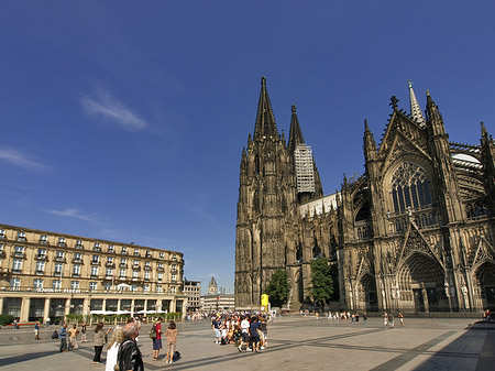 Kölner Dom mit Domhotel Fotos