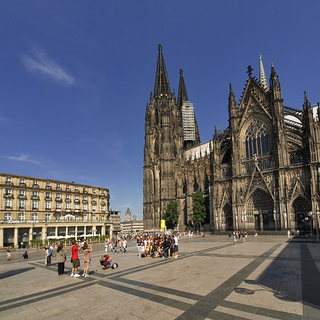 Foto Kölner Dom mit Domhotel