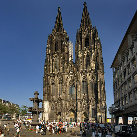 Kreuzblume vor Kölner Dom Foto 