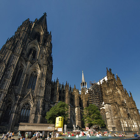 Fotos Blick über Roncalliplatz zum Kölner Dom