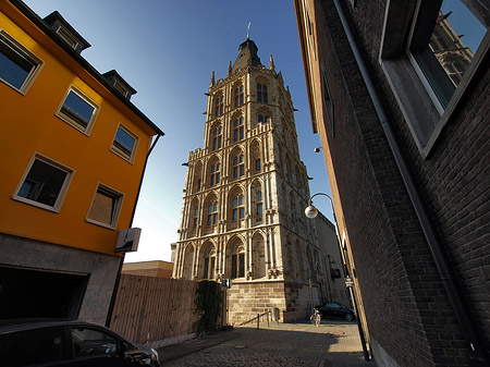 Foto Blick von Bürgerstraße auf Rathausturm