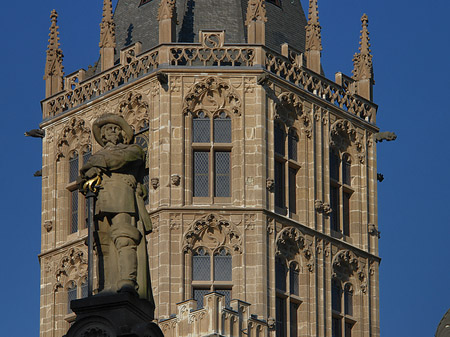 Fotos Platzjabeck vor dem Rathausturm | Köln