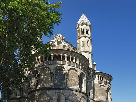 Foto Seitentürme und Westturm der St Aposteln